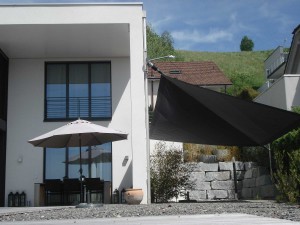 Automatisches Sonnensegel aufrollbar Privathaus im Aargau