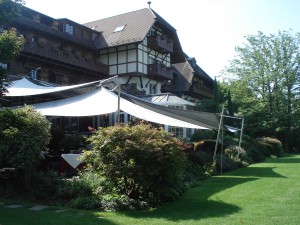 Gastronomie: Sonnensegel aufrollbar in Le Vieux Manoir Murtensee (Schweiz)