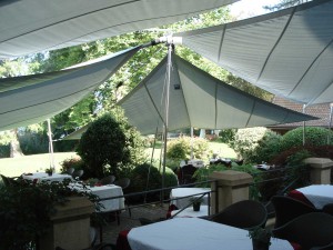 Gastronomie: Sonnensegel aufrollbar in Le Vieux Manoir Murtensee (Schweiz)