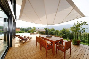 Automatisch aufrollbares Sonnensegel Terrasse in Montagnola