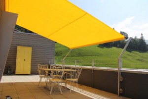 Flexibler Sonnenschutz: Sonnensegel Terrasse Einsiedeln