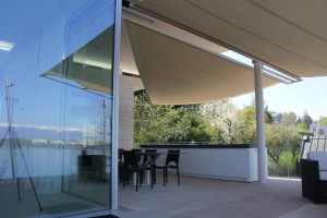Exklusiver rollbarer Sonnenschutz für Terrasse in Genf