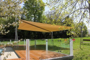 Sonnensegel wasserdicht für Gartensitzplatz Überdachung in Troinex (Schweiz)