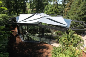 Botanischer Garten Grüningen. Das neue Gewächshaus mit den fünf darüber liegenden automatischen Sonnensegel 6636