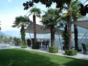 Sonnenschutz für Terrasse mit grosszügiger Aussicht über den Lago Maggiore