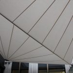 Aufrollbares Terrassensegel ausgespannt