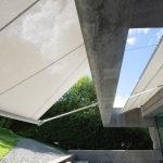 Stab- und seilgeführte Fassadenbeschattung